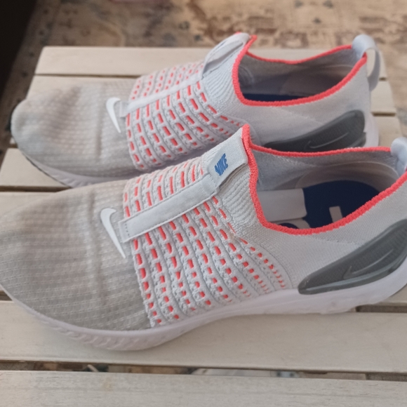 Nike MENS REACT PHANTOM  SIZE 9 - Picture 2 of 9